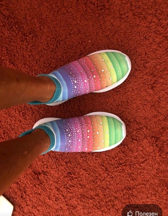 Цветни маратонки