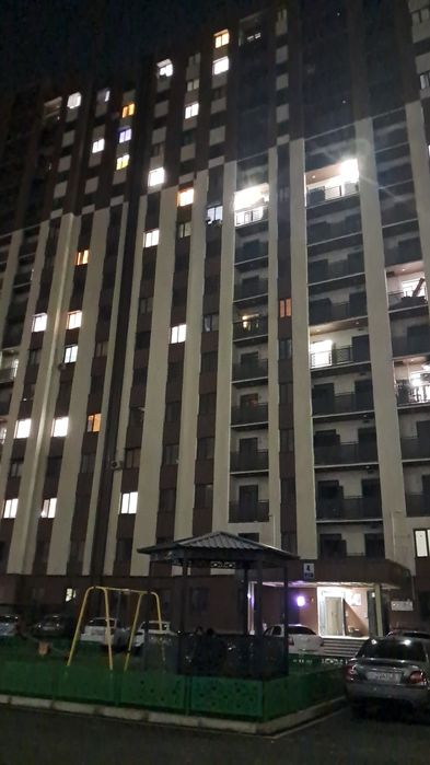 Orikzor bozor oldida yangi qurilgan dom 3 xonali ozimni uyim