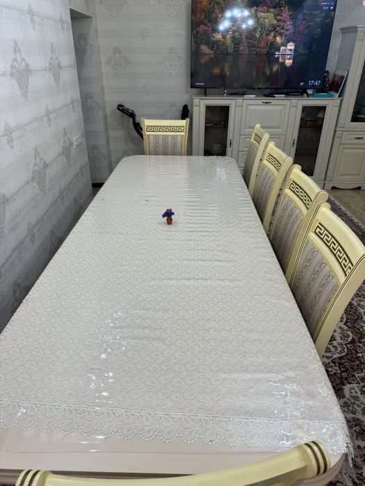 Стол и 5 стульев в продаже