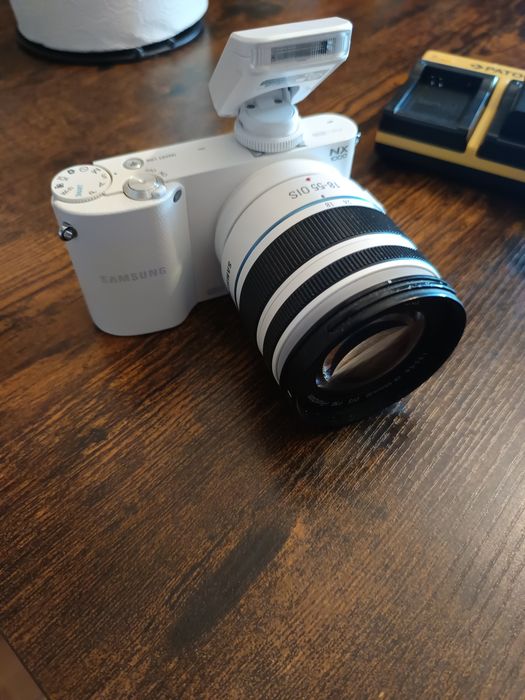Samsung NX 1000 mirrorless