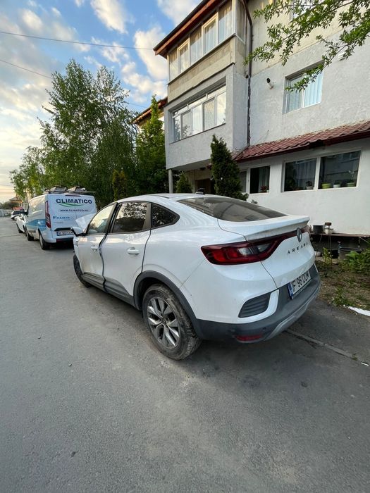 Renault Arkana avariat