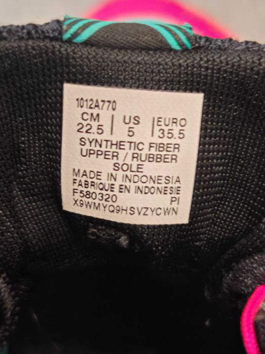 Asics dama  deosebiti aproape noi! 35.5