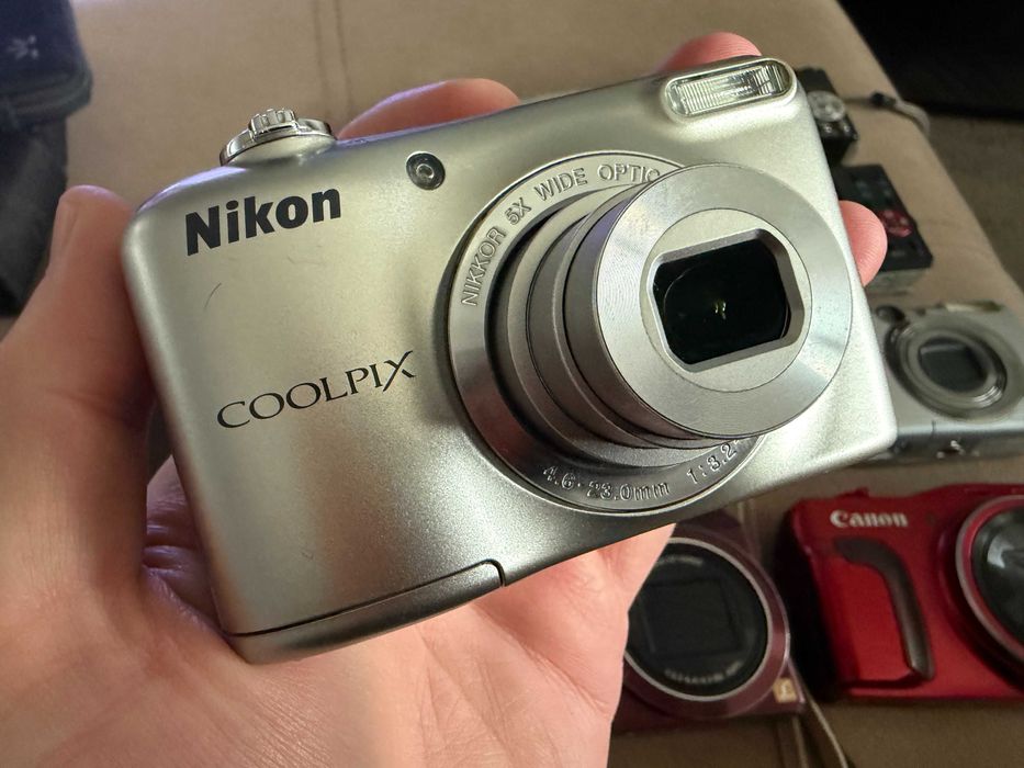 Комплект от 11 употребявани компактни фотоапарата Canon, Pentax, Nikon и други
