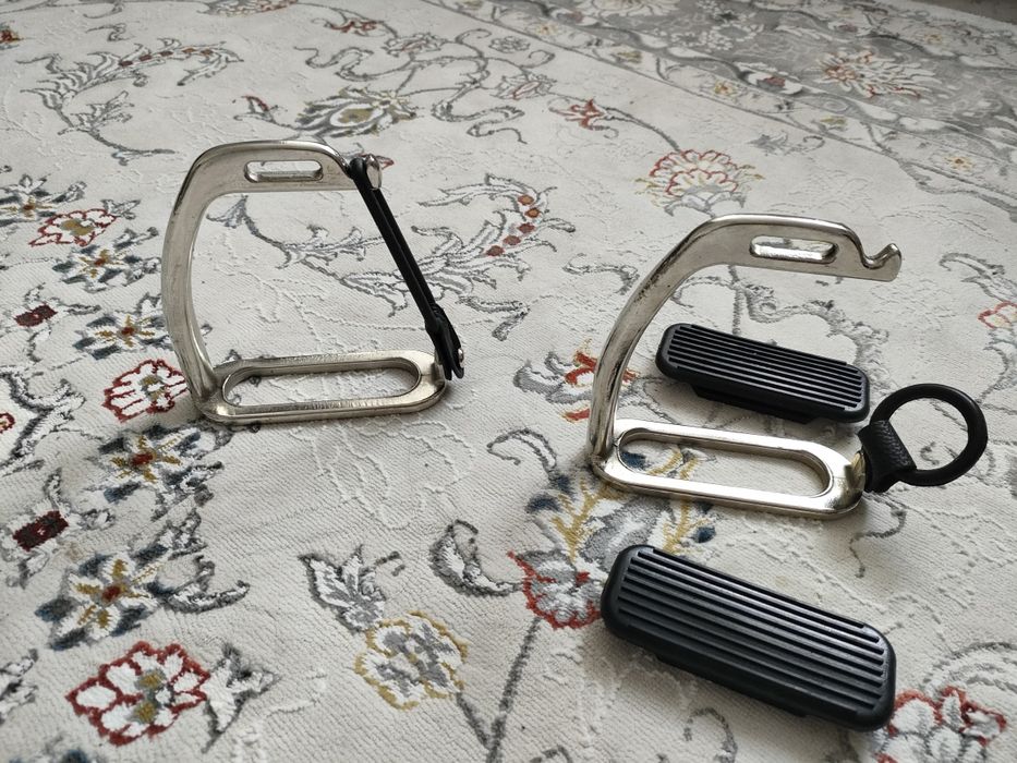 Продам новые стремина для седла