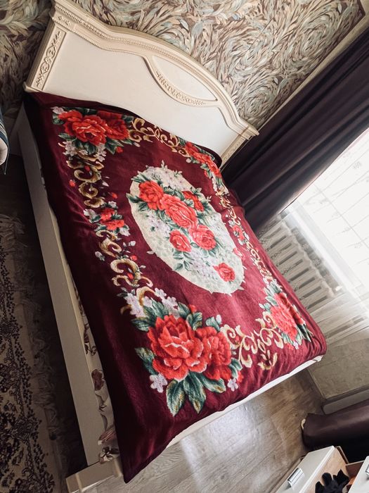 Продам кровать 2х1.8 с матрасом