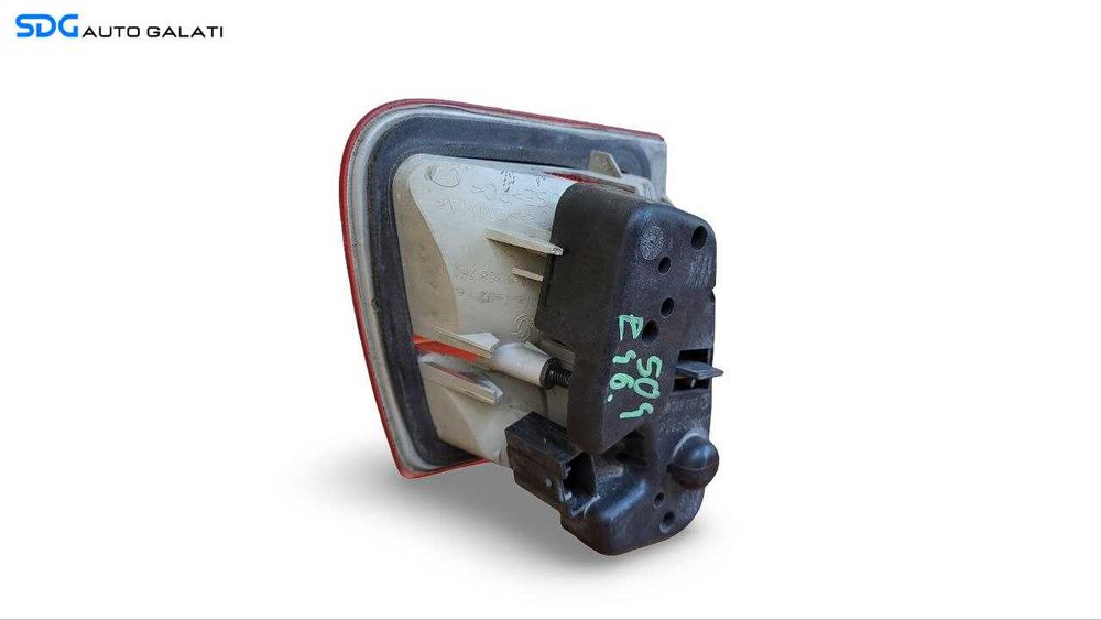 Stop Lampa Tripla Dreapta de pe Haion Portbagaj BMW Seria 3 E46 1998 - 2001 Cod 8368760 [A0060]