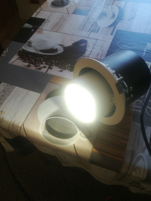 Потолочный прожектор