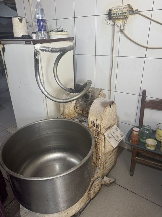 Продам б/у тестомес на 50 кг муки