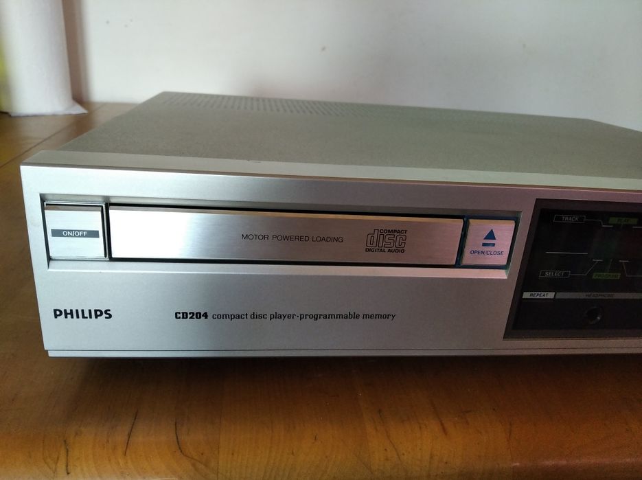 Philips cd204 като ново е