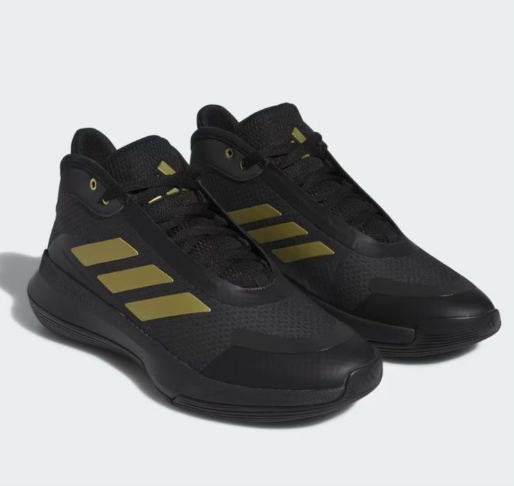 Продам кроссовки Адидас