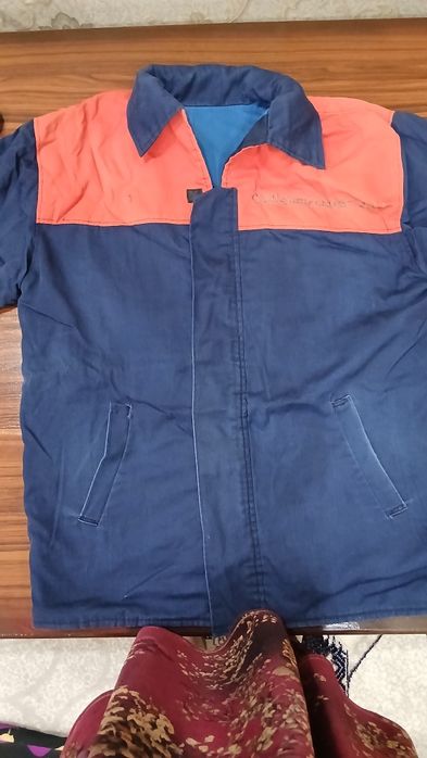 Har xil bushlatlar sotiladi