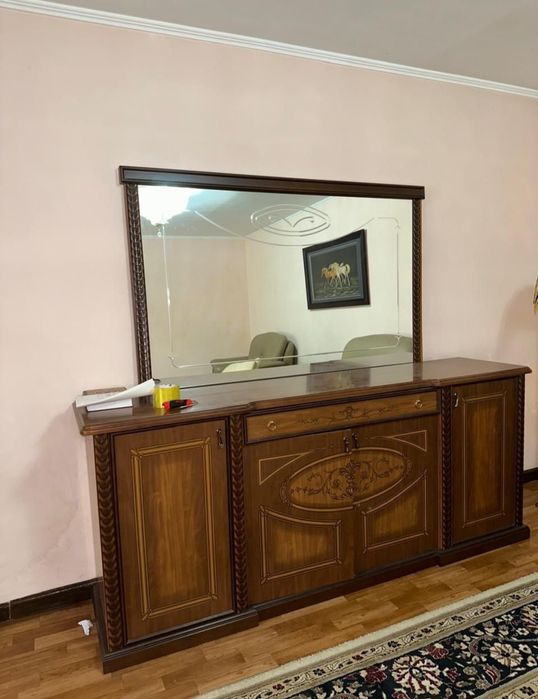 Комод и горка, мебель в гостиную