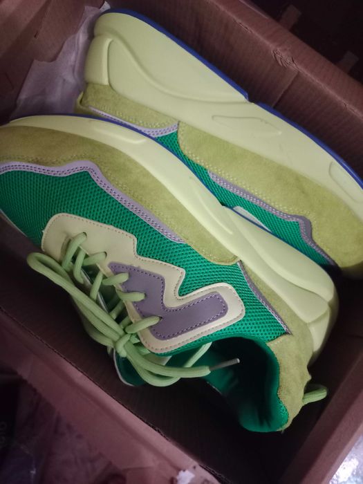 Новые кроссовки женские