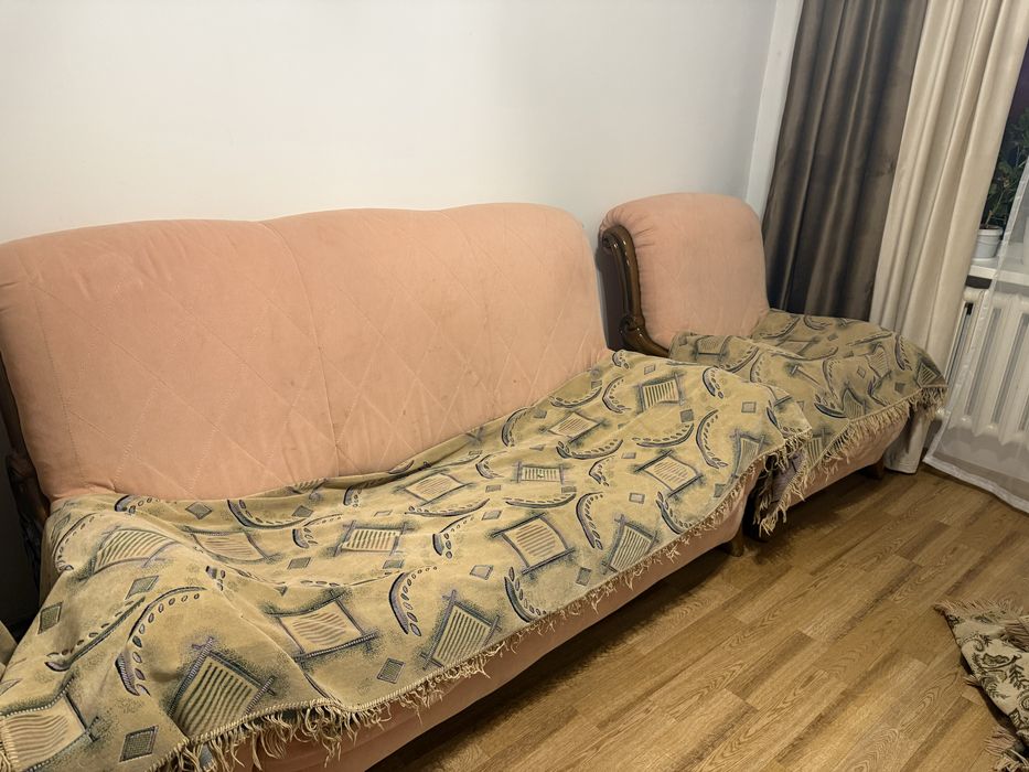 Диван с двумя креслами