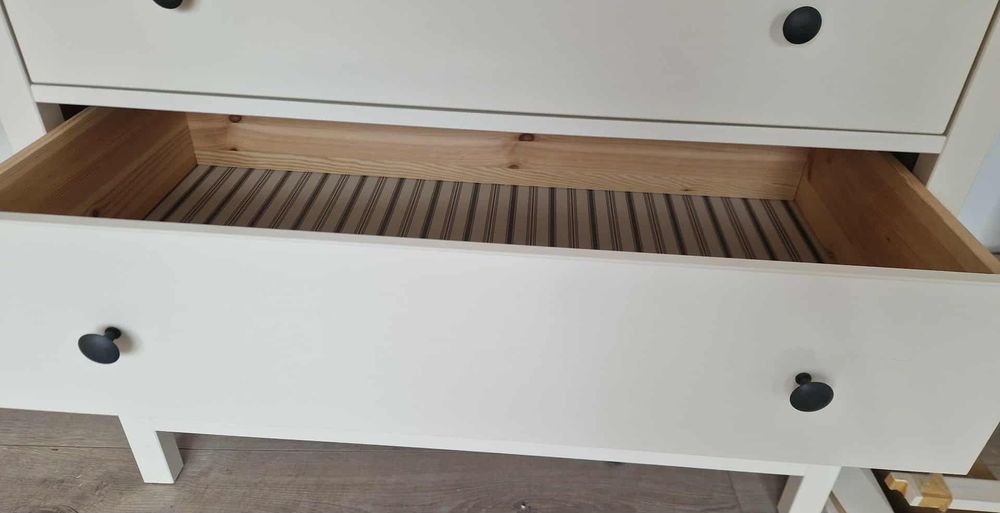 Бял скрин Икеа Hemnes