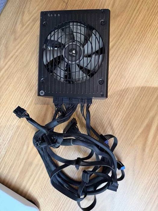 Sursa Corsair RM750X Fullbox Ca NOUA Sigiliu 80+ Gold Gaming 750W