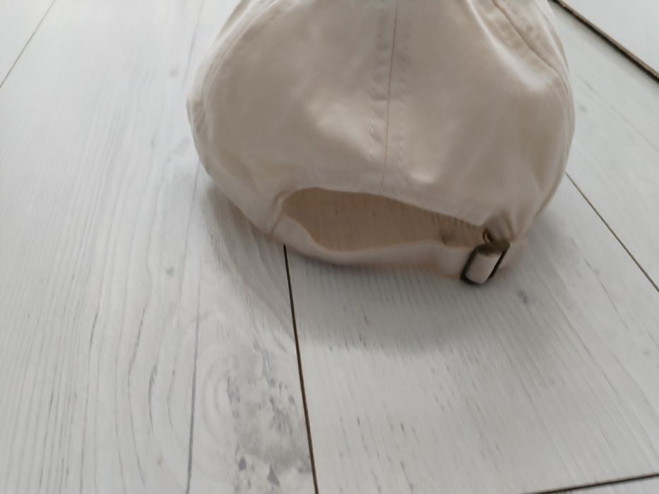 Шапка с козирка за бебе