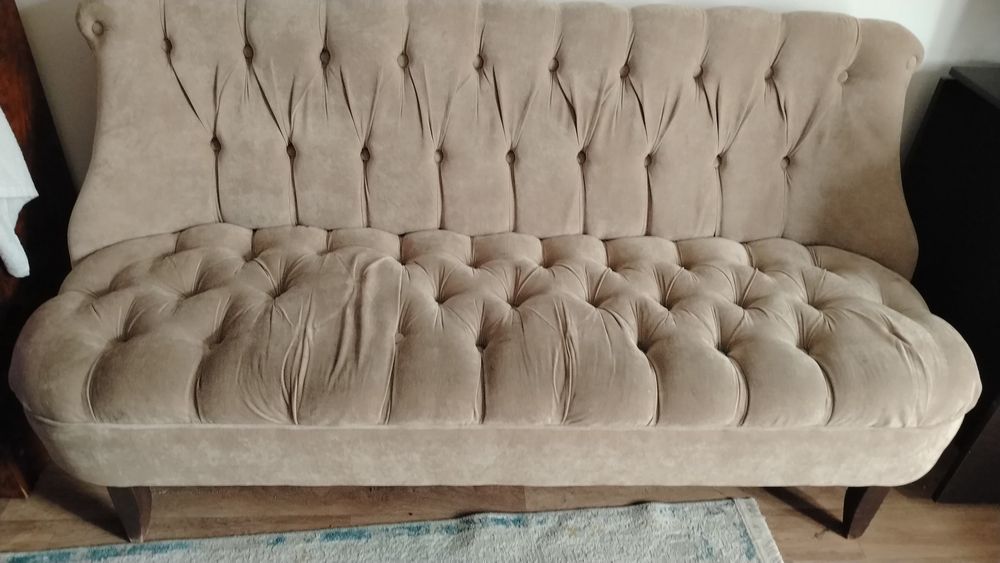 Диван бежевый в хорошем состоянии