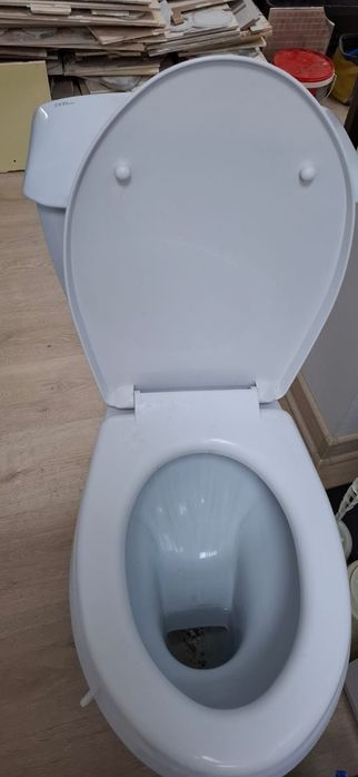 Продам унитаз со