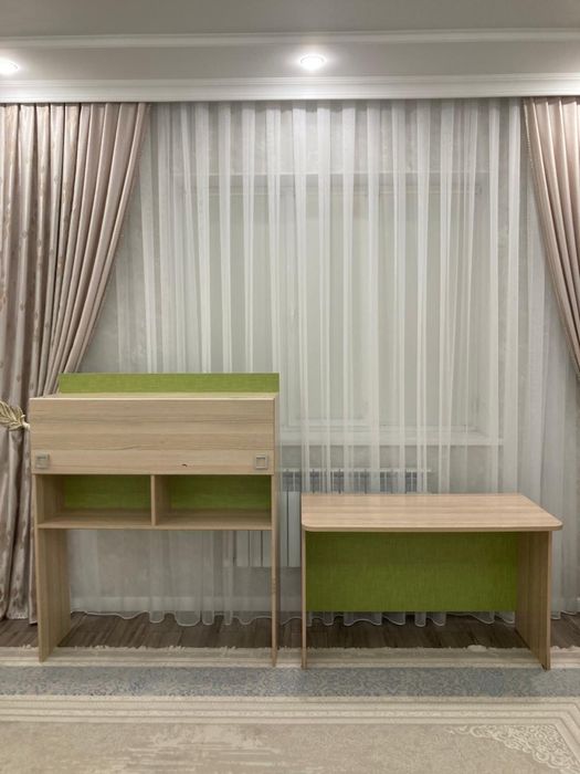 Продам стол с подвесным шкафом