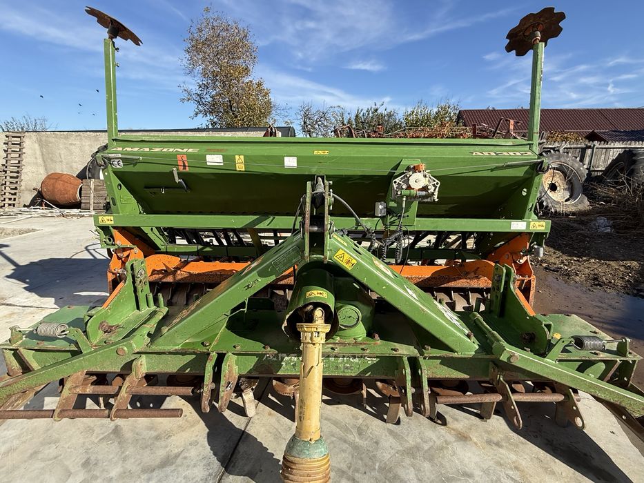 Semanatoare Amazone AD 402 4m in CUPLU cu freza rotativa Amazone