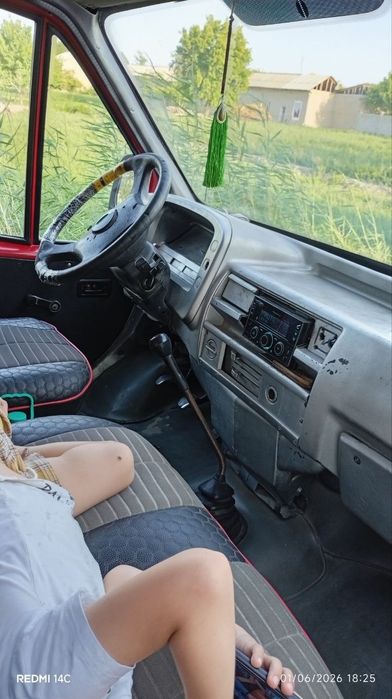 Ford transit sotiladi