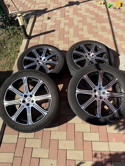 Jante R20 Volvo 8-Spoke Black Diamond Cut XC40 XC60 XC90 S90 V90.