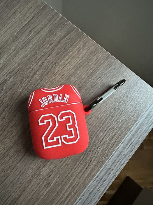 Кейсове за AirPods 1 и AirPods 2