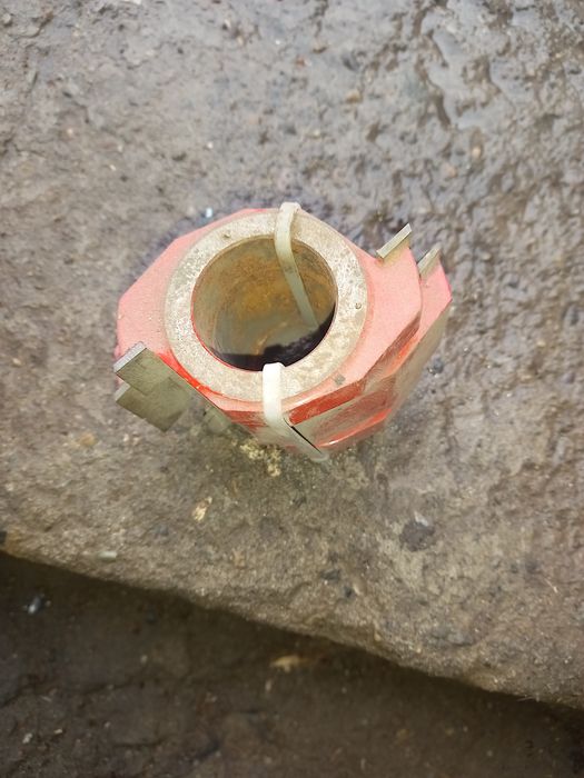 Продам фрезы по дереву