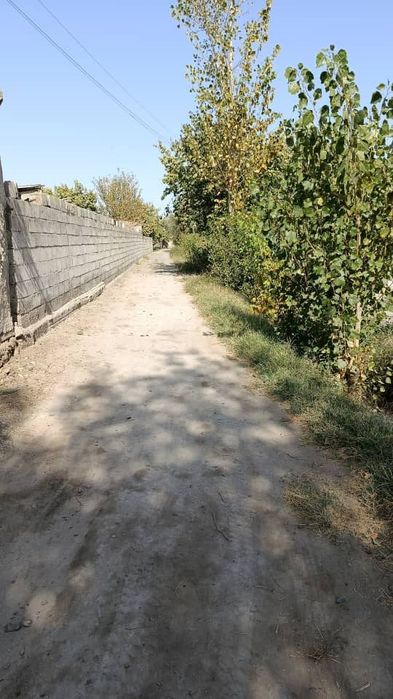 Shofirkon tumanida qurilishi bitmagan uchastka sotiladi