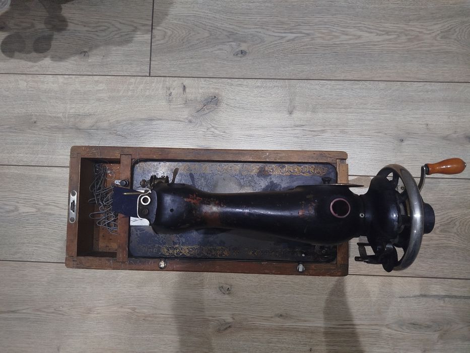 Ку́л тикув машинаси