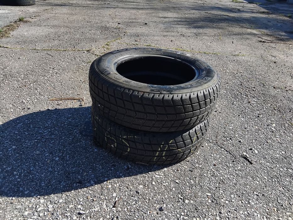 Гуми 205 65 16 C Ц Roadstone от Мишелин. Налични са 2 броя - нов внос.