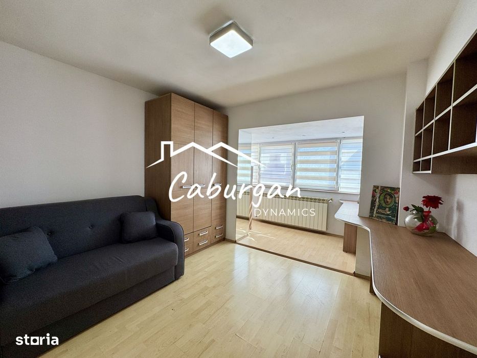 Apartament cu 3 camere, 80mp utili + balcoane, etaj 1/4, lift, Centru