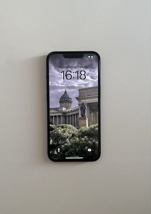Продам iPhone 13