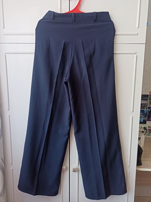 Отличные школьные брюки 27 размера