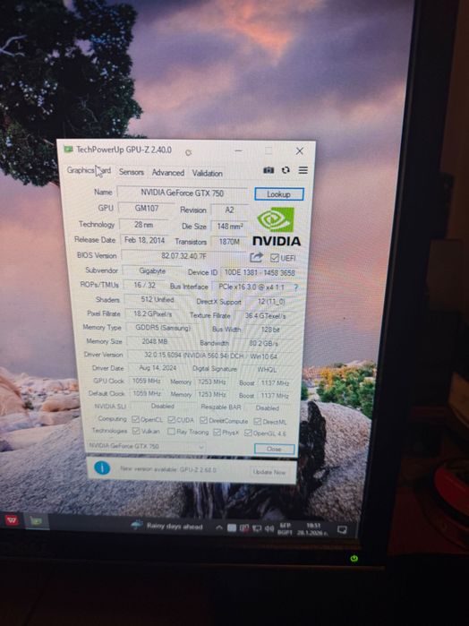 Продавам компютър подходящ за лек гейминг