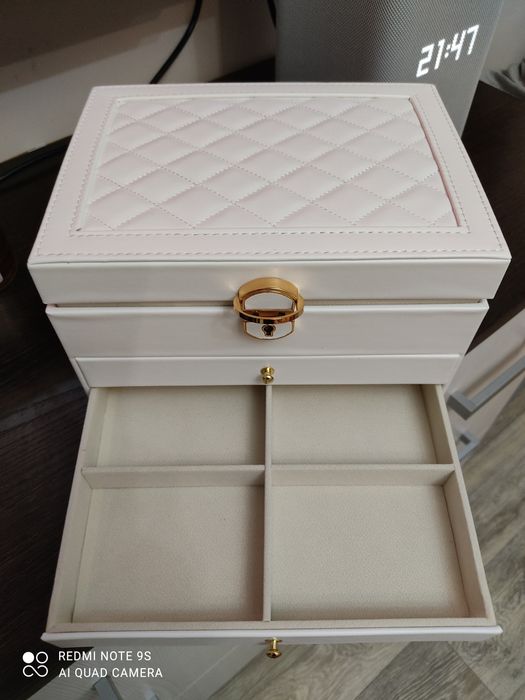 Продам шкатулку для украшений