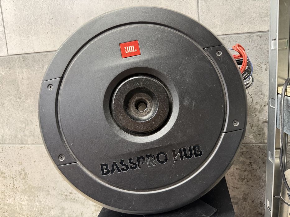 JBL BassPro Hub – Subwoofer activ pentru roata de rezervă