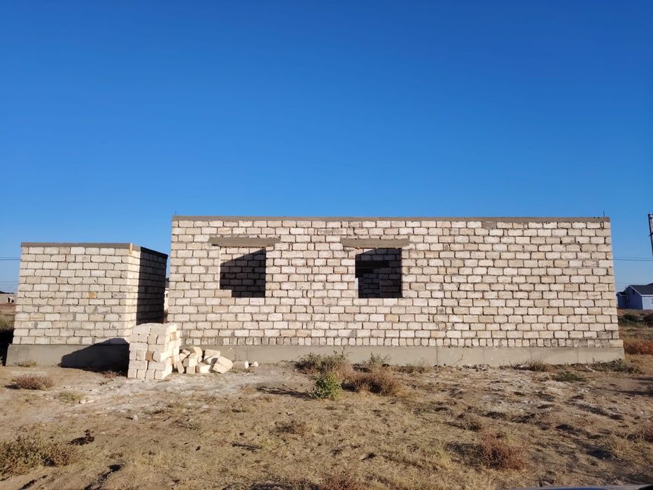 Продается недостроенный дом в мкр зарослый