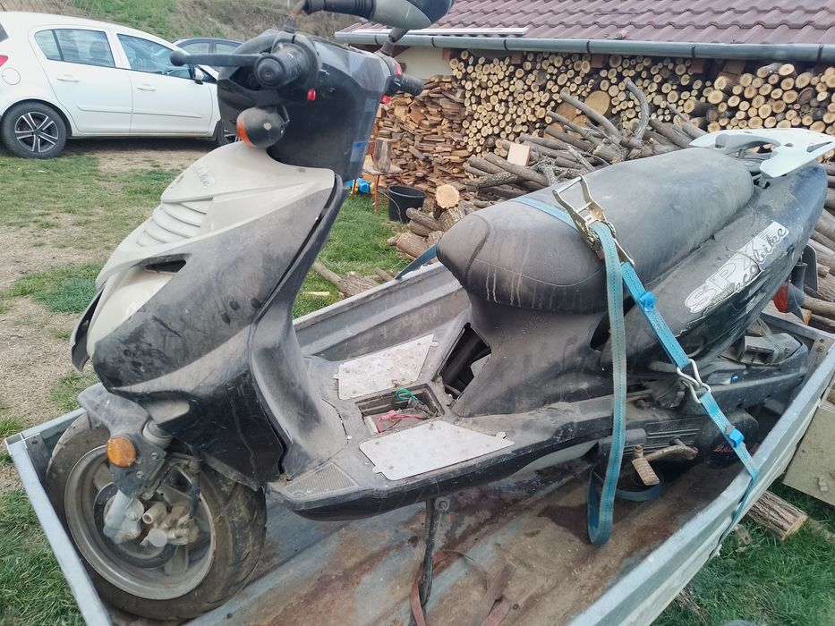Vând scuter funcțional 150 cv 4 t cu acte