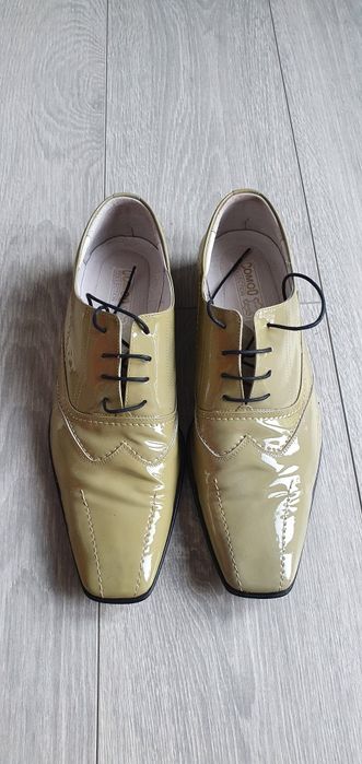 Pantofi de piele lacuita 40