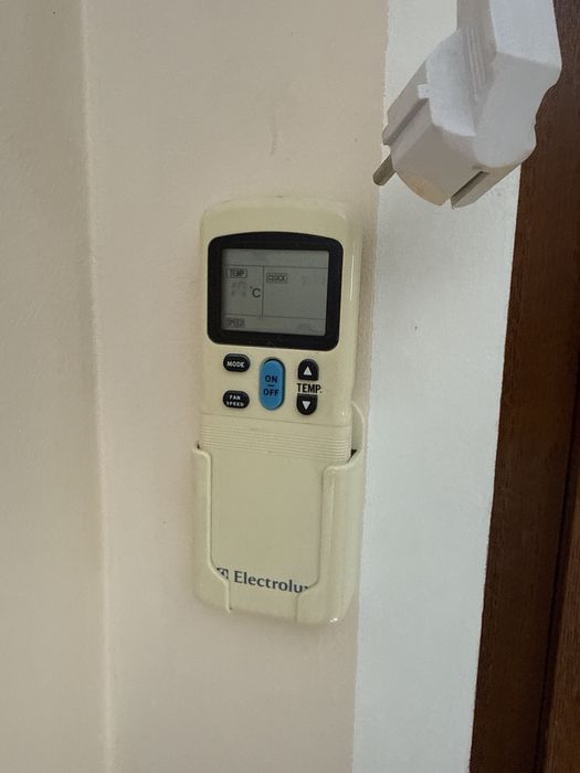 Aer condiționat Electrolux 12000 BTU – funcțional, demontat corect