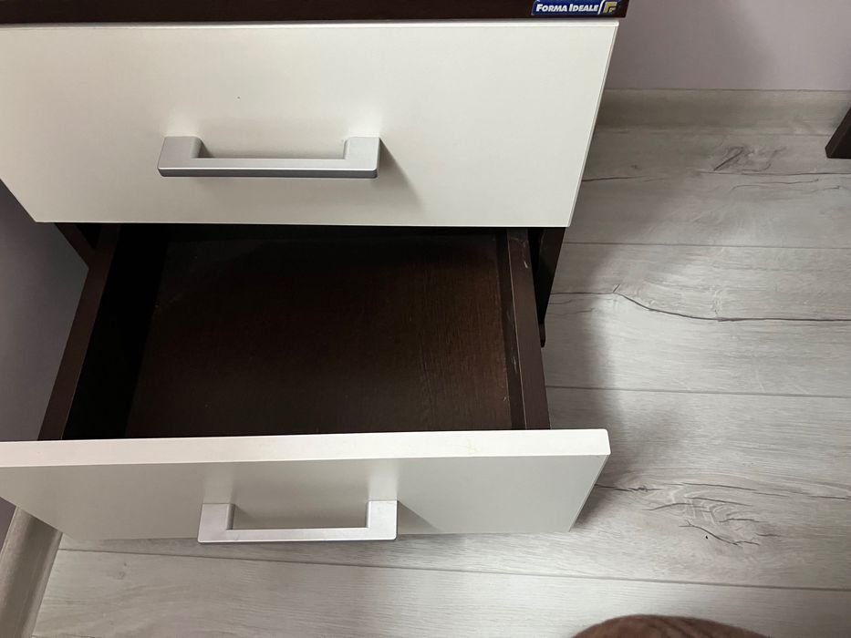 Комплект от 2 нощни шкафчета и скрин