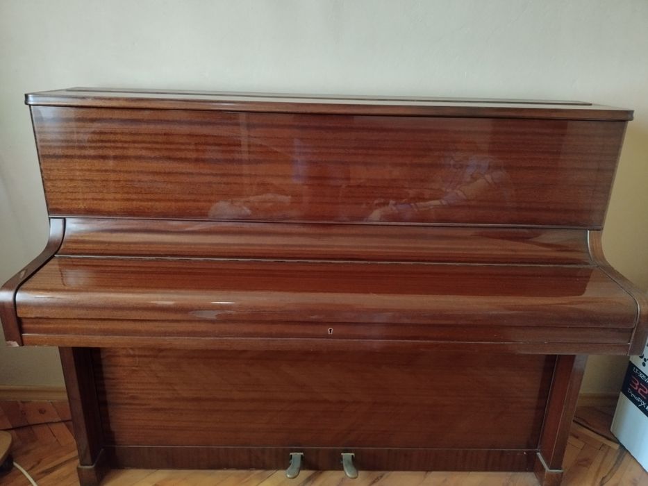 Пиано August Forster