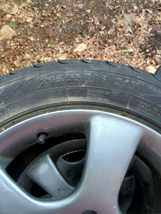 Vând roți de Ford (cauciucuri de vara)