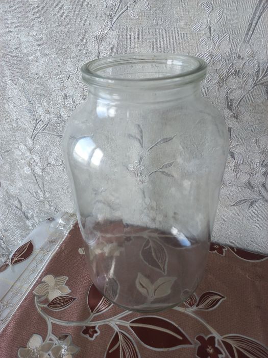 Продам банку, бутыль - 5 литров