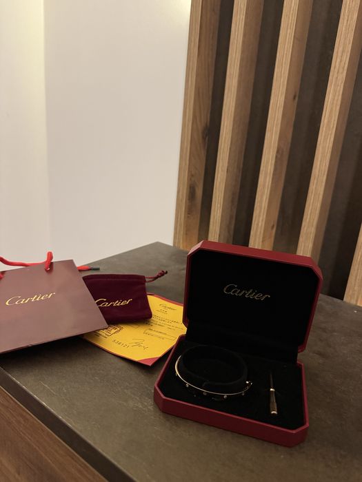 Cartier Love Gold гривна