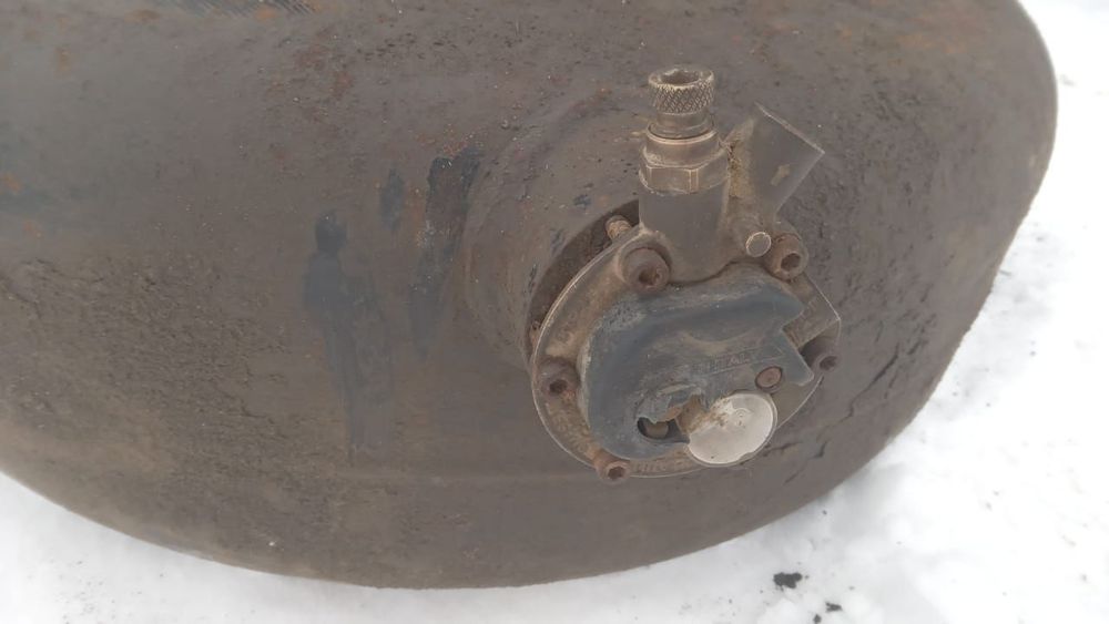 Продам газ бак 54л