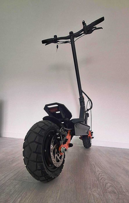 Trotineta electrica 800w48v10Ah: Descoperă orașul în stil electric!