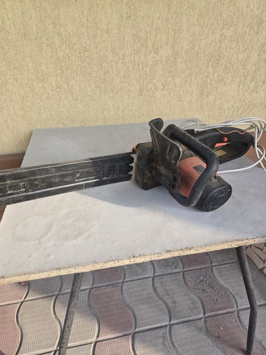 Электропила P.I.T.